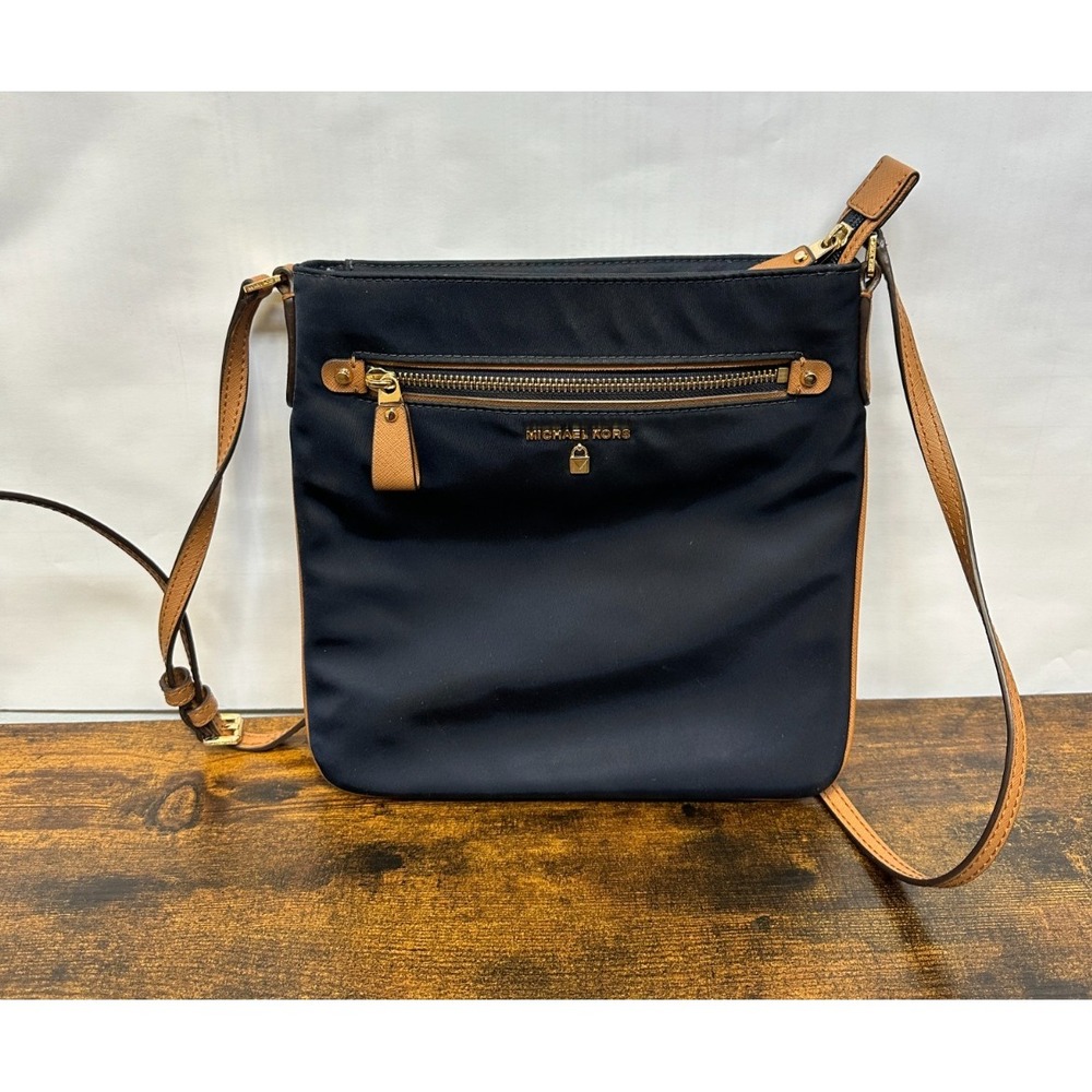 Michael Kors Kelsey Navy Nylon Crossbody Bag Gold Tone Hardware Adjustable Strap - Picture 2 of 15